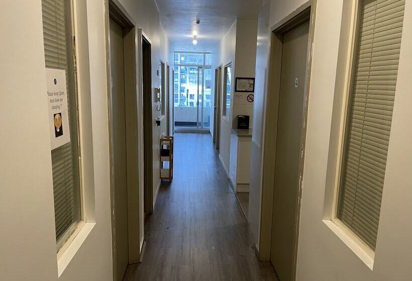 חדר אקונומי, Summer Inn City