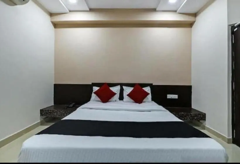 اتاق اکونومی, Dwaraka Inn