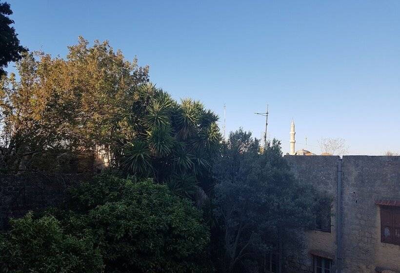 Номер Стандарт Трехместный, Georgia Old Town Apartments