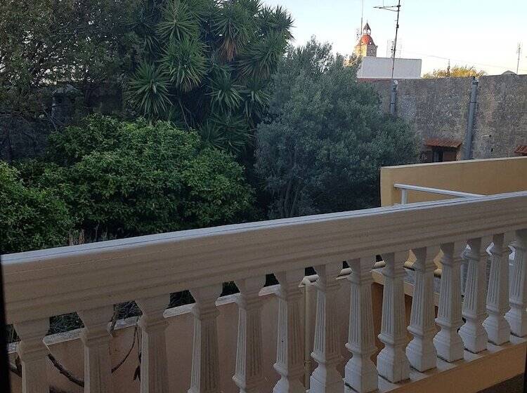 Номер Стандарт Трехместный, Georgia Old Town Apartments