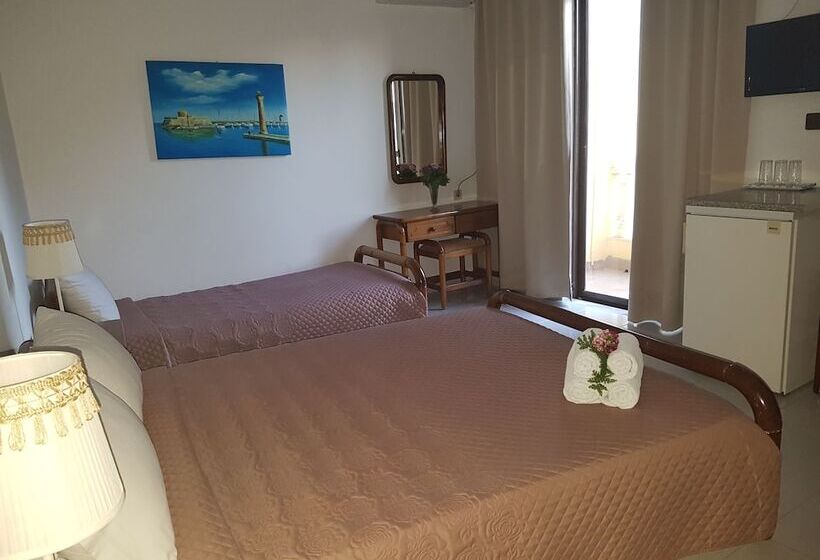 Номер Стандарт Трехместный, Georgia Old Town Apartments