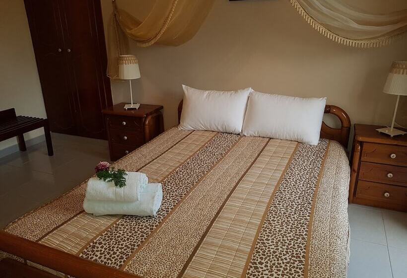 Студио Стандарт Вид на Сад, Georgia Old Town Apartments