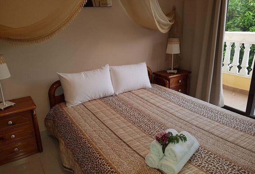 Студио Стандарт Вид на Сад, Georgia Old Town Apartments