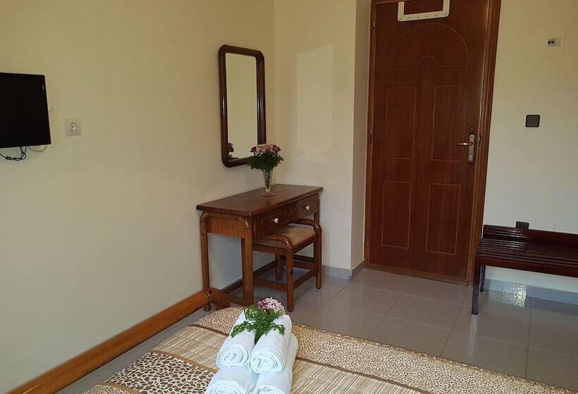 Студио Стандарт Вид на Сад, Georgia Old Town Apartments