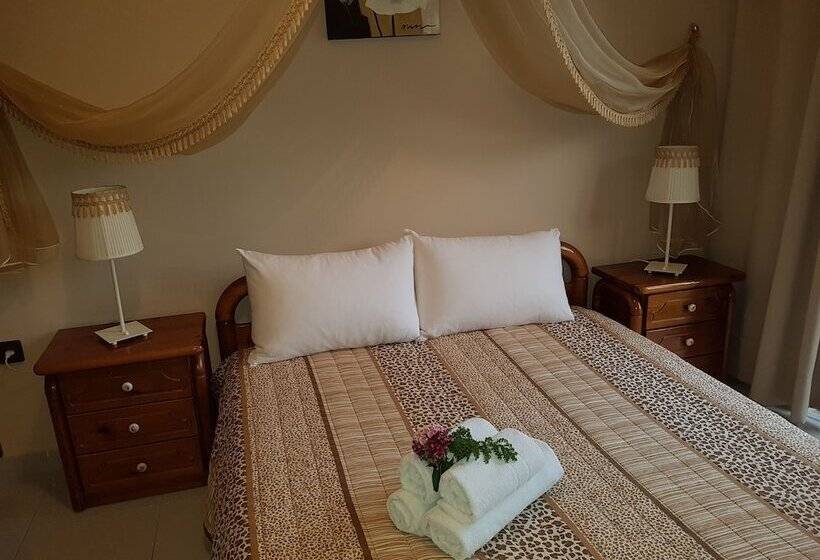 Студио Стандарт Вид на Сад, Georgia Old Town Apartments