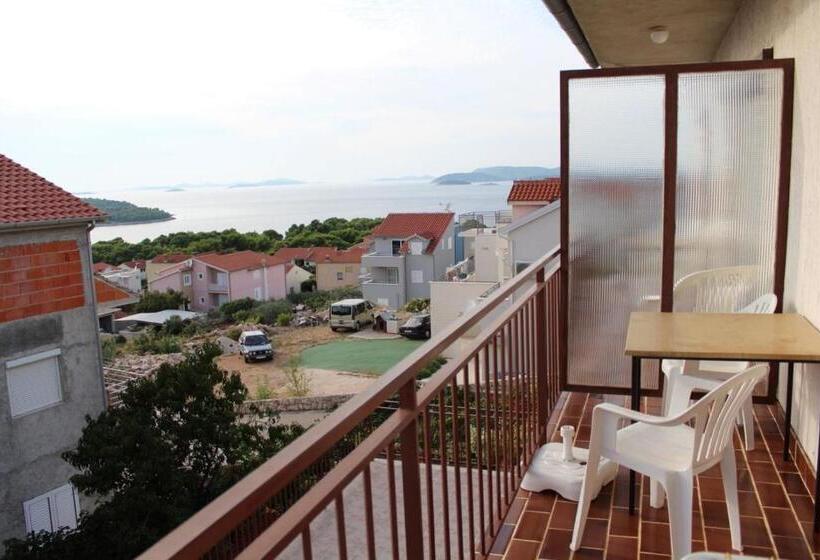 شقة غرفة واحدة, Apartments Mate