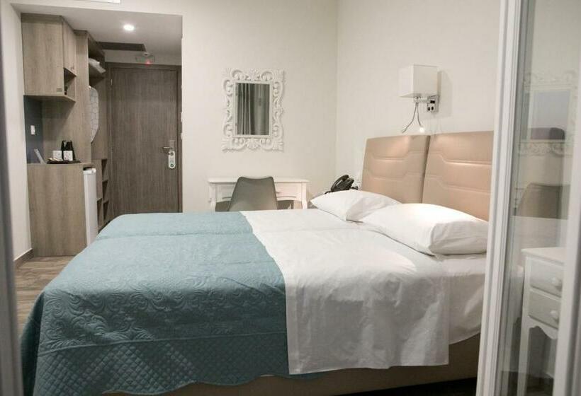 غرفة قياسية مطلّة علي البحر, Hyperion