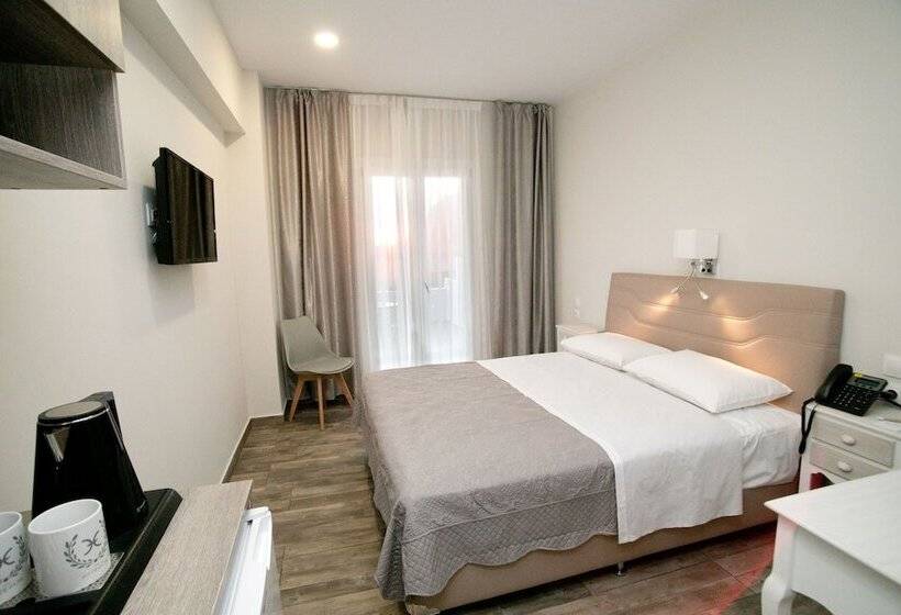 غرفة قياسية مطلّة علي البحر, Hyperion