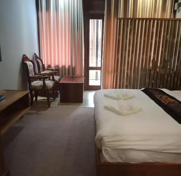 Deluxe-huone, Charming Lao