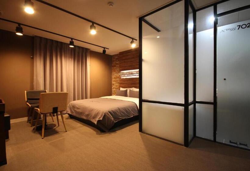 اتاق لوکس, Busan Station Dino