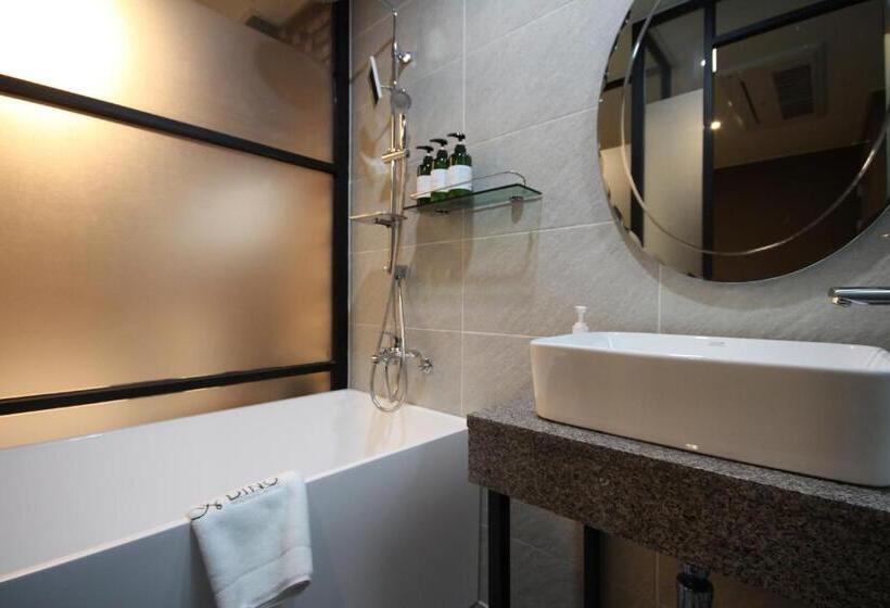 اتاق لوکس, Busan Station Dino