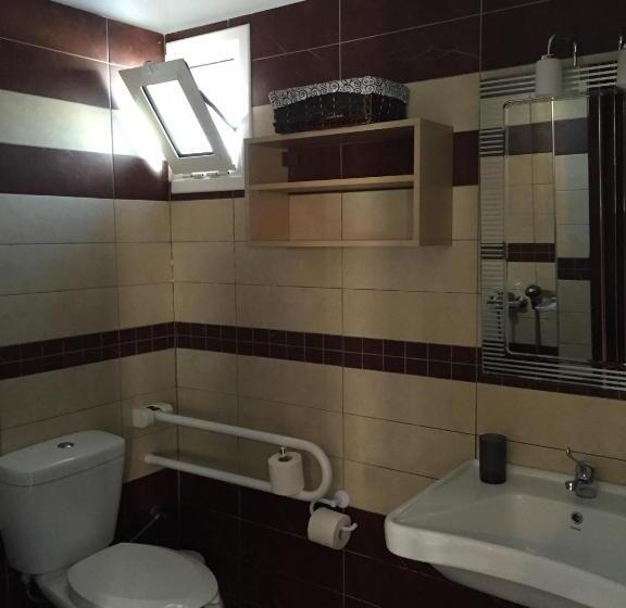 Номер Стандарт Трехместный, Karagianni