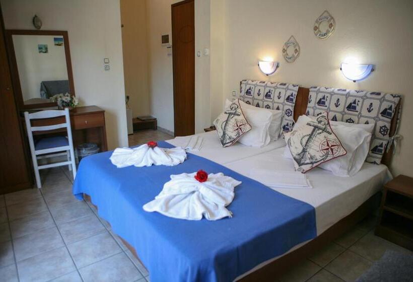 Номер Стандарт Трехместный, Karagianni