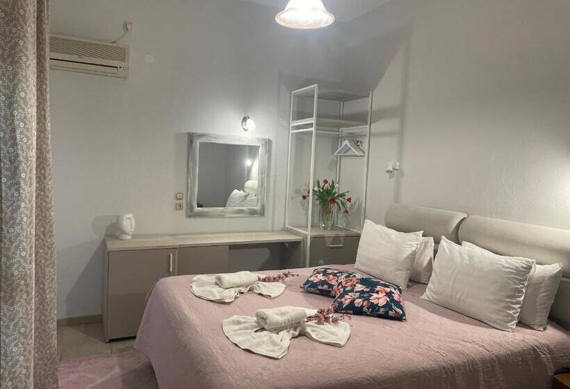 Номер Стандарт Трехместный, Karagianni