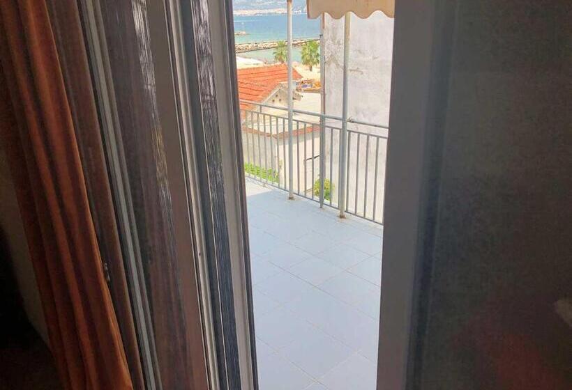 غرفة سوبيريور, Karagianni