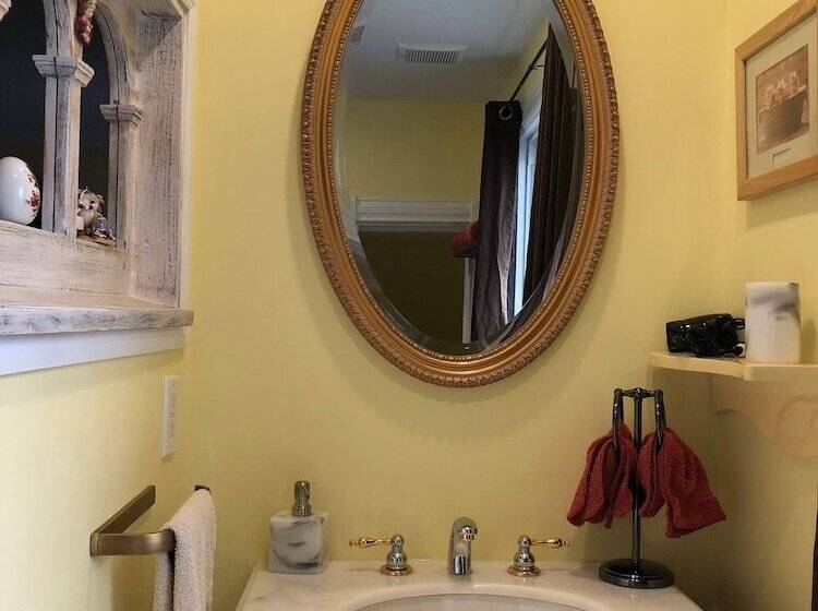 Номер Стандарт, Blue Gables Bed And Breakfast