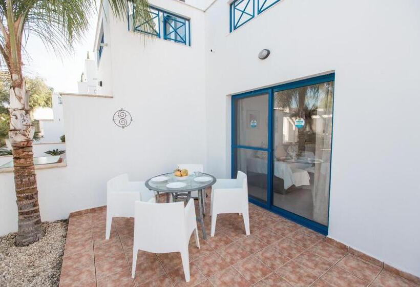 Бунгало Стандарт, Flouressia Gardens