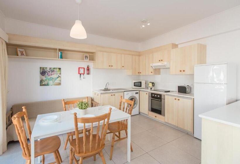 Апартаменты 2 Спальни, Flouressia Gardens