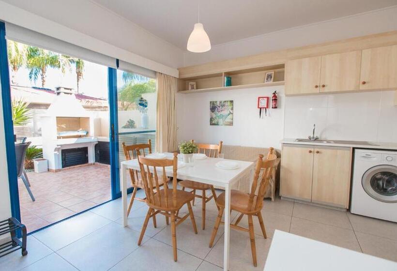 Апартаменты 2 Спальни, Flouressia Gardens