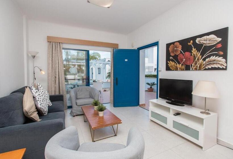 Бунгало Стандарт, Flouressia Gardens