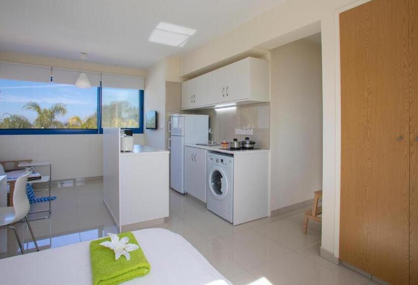 Студия Deluxe, Flouressia Gardens