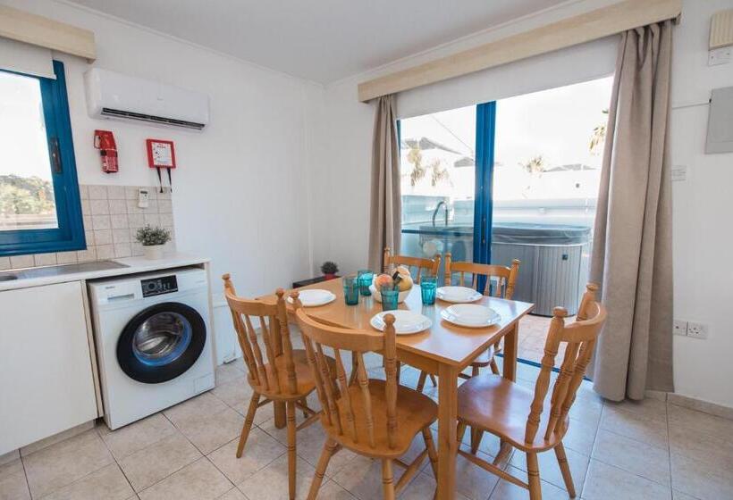 Вилла 2 Спальни, Flouressia Gardens