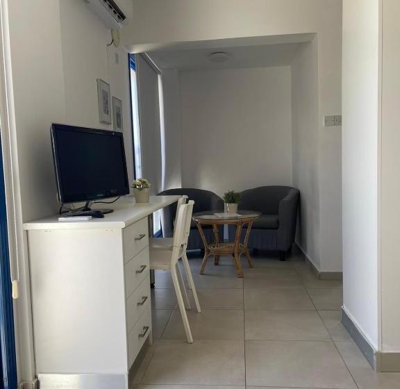 Студия Deluxe, Flouressia Gardens