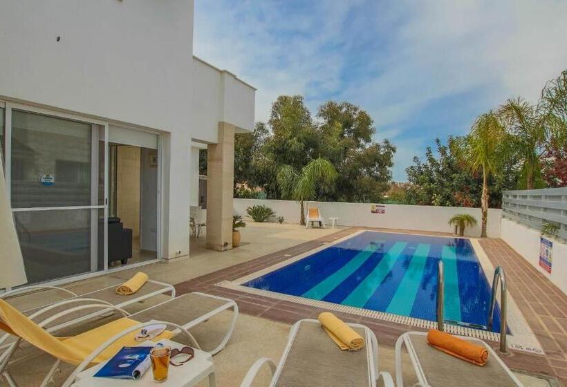 Вилла с 1 спальней и бассейном, Flouressia Gardens