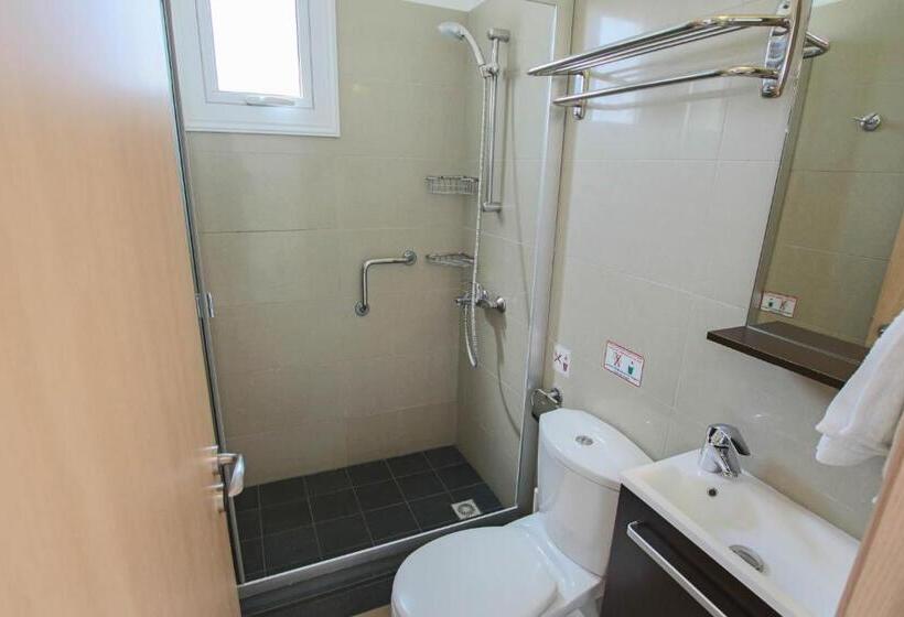 Вилла с 1 спальней и бассейном, Flouressia Gardens