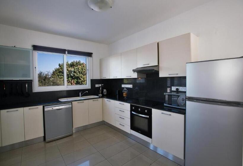 Вилла с 1 спальней и бассейном, Flouressia Gardens