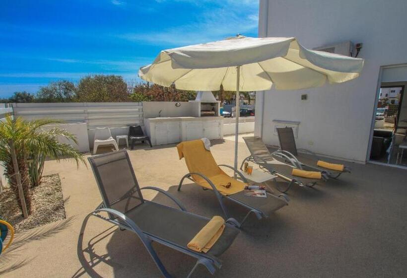 Вилла с 1 спальней и бассейном, Flouressia Gardens