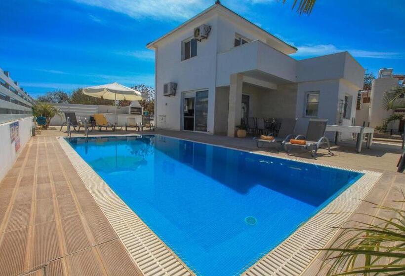 Вилла с 1 спальней и бассейном, Flouressia Gardens