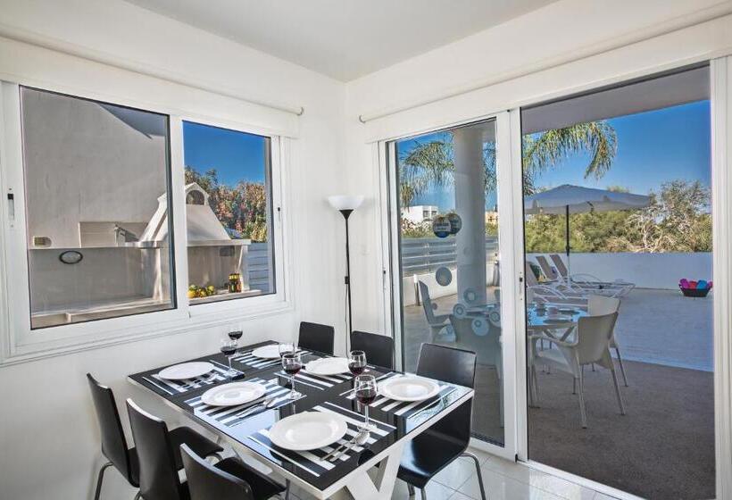 Вилла с 1 спальней и бассейном, Flouressia Gardens