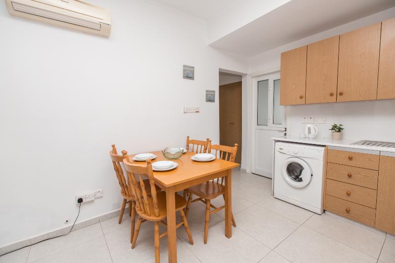 Бунгало Стандарт, Flouressia Gardens