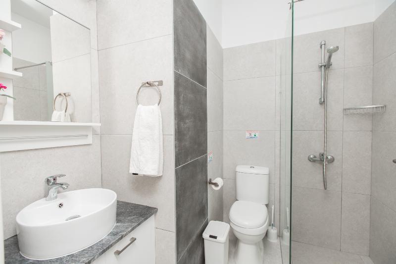 Бунгало Стандарт, Flouressia Gardens