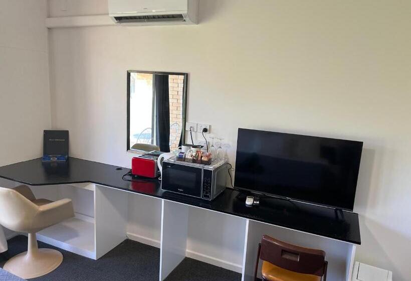 带大床的标准间, Jumbuck Motor Inn Pool Pet Friendly Section King Beds