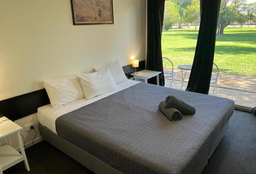 带大床的标准间, Jumbuck Motor Inn Pool Pet Friendly Section King Beds