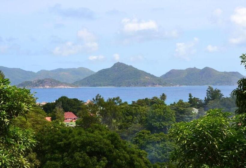 خانه 3 خوابه, Kaz Ladouceur