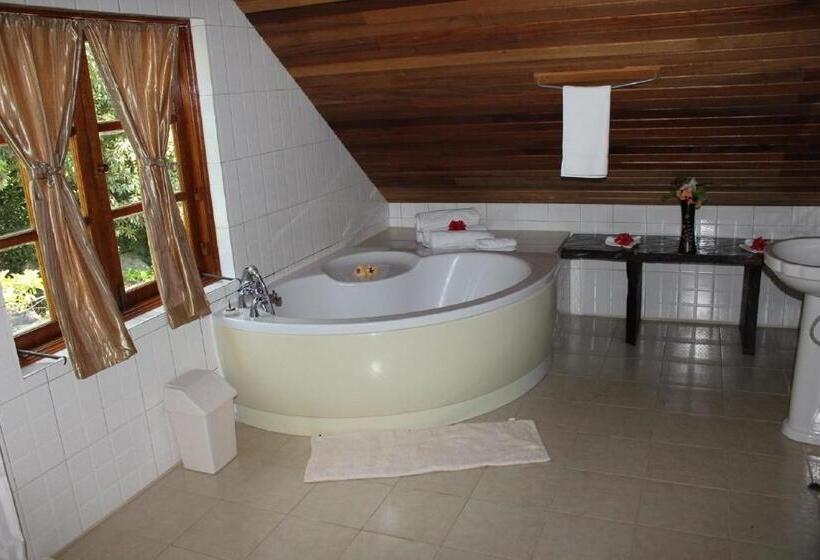 خانه 3 خوابه, Kaz Ladouceur