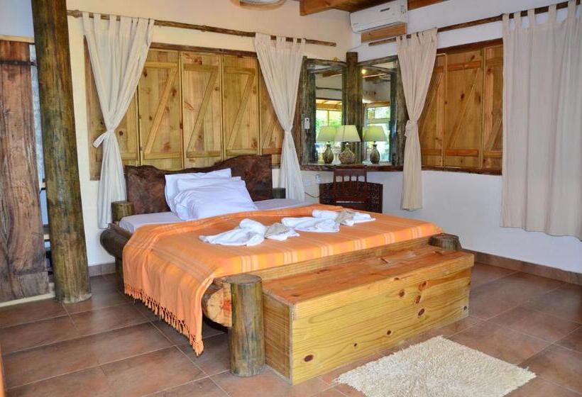 بانگلوی استاندارد 2 خوابه, Kaz Ladouceur