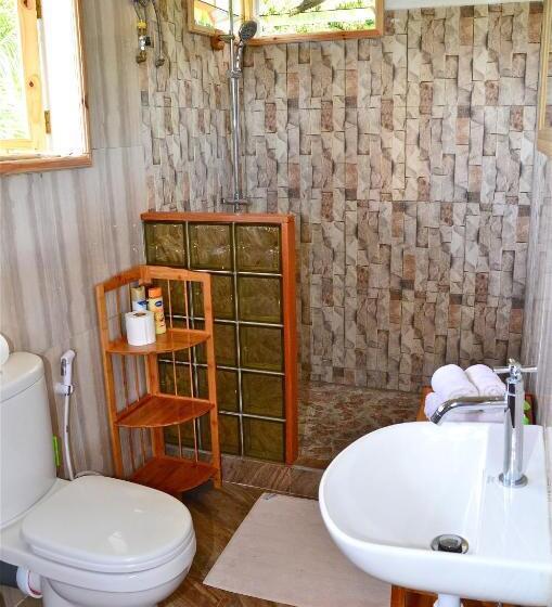 خانه 2 خوابه, Kaz Ladouceur