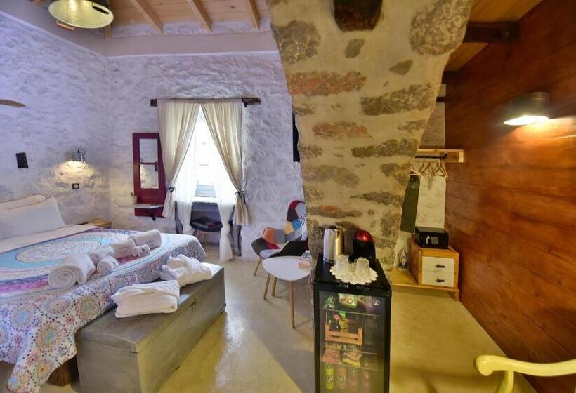 コンフォートルーム, Mastoris Mansion