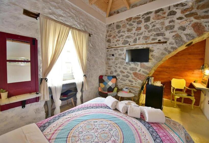 コンフォートルーム, Mastoris Mansion