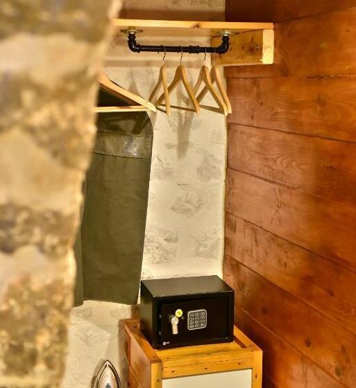 コンフォートルーム, Mastoris Mansion