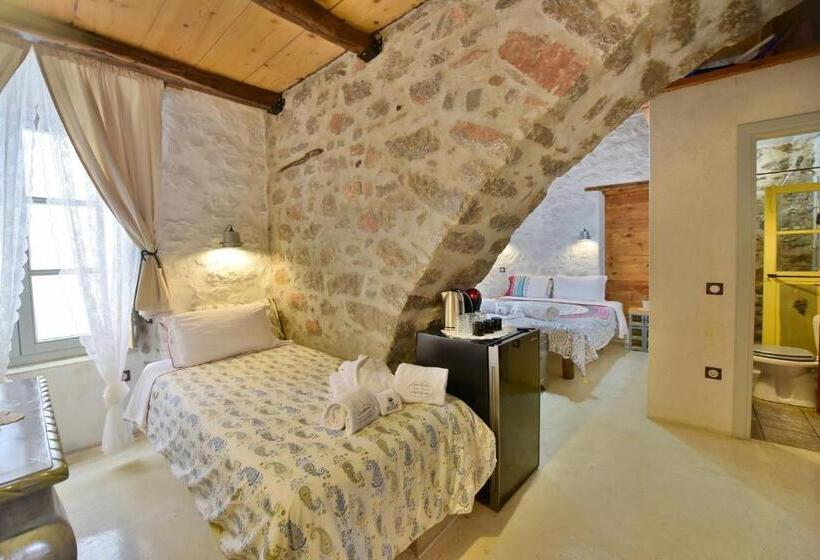 スタンダードトリプルルーム, Mastoris Mansion