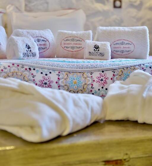 コンフォートルーム, Mastoris Mansion