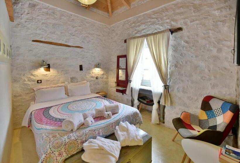 コンフォートルーム, Mastoris Mansion