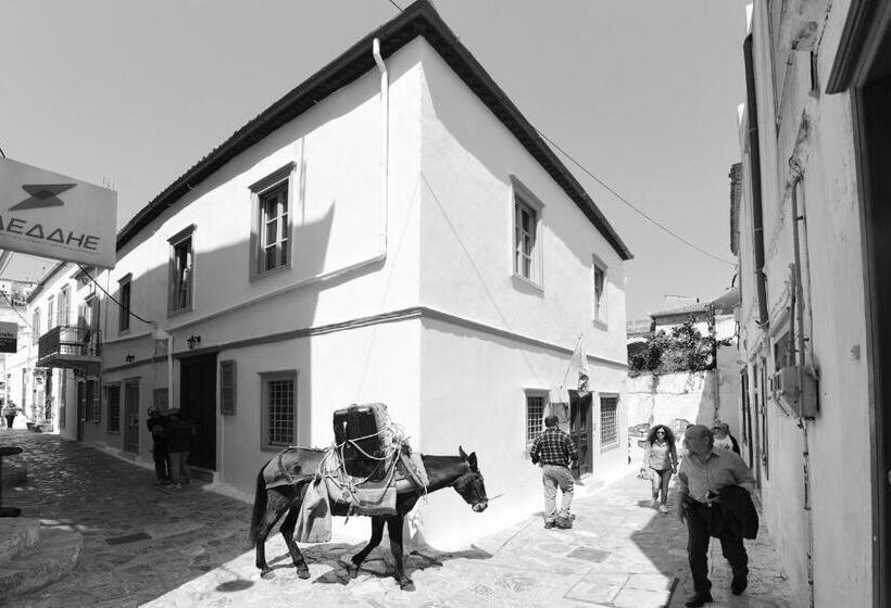 コンフォートルーム, Mastoris Mansion