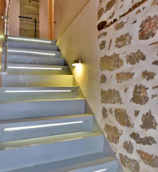 コンフォートルーム, Mastoris Mansion