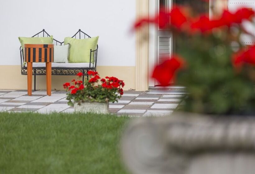 高级套房, Château Amade